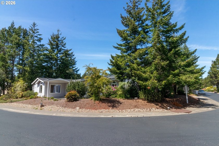 Beautifully maintained and updated Fuqua home on desirable - photo 4