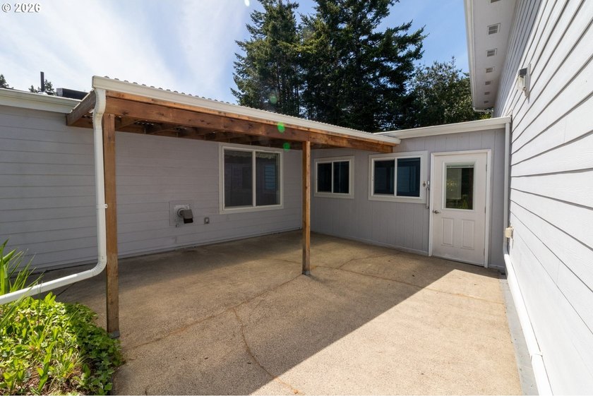 Beautifully maintained and updated Fuqua home on desirable - photo 7