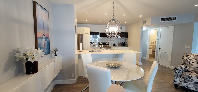 owner says SELL !! STUNNING 1 BEDROOM 1 BATH CONDO with a - photo 9
