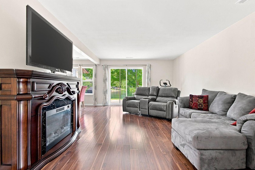 Lakeside Living Awaits! Welcome home to your own little slice of - photo 8