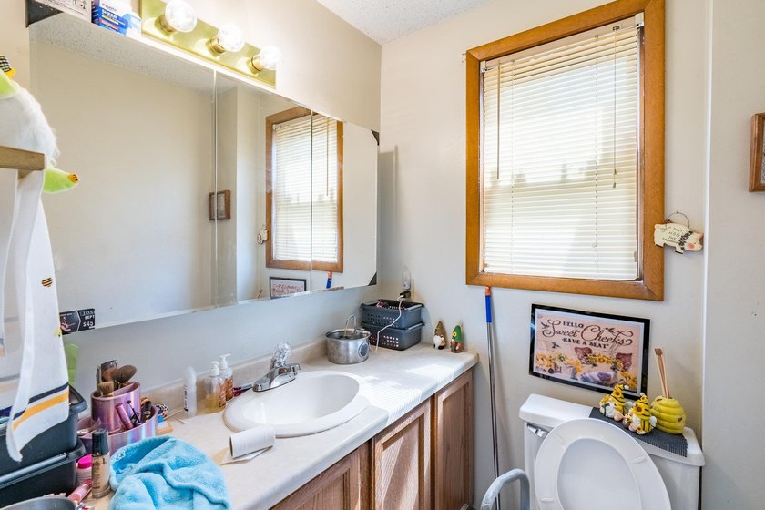 Investors, take notice! This well-maintained duplex in the City - photo 20