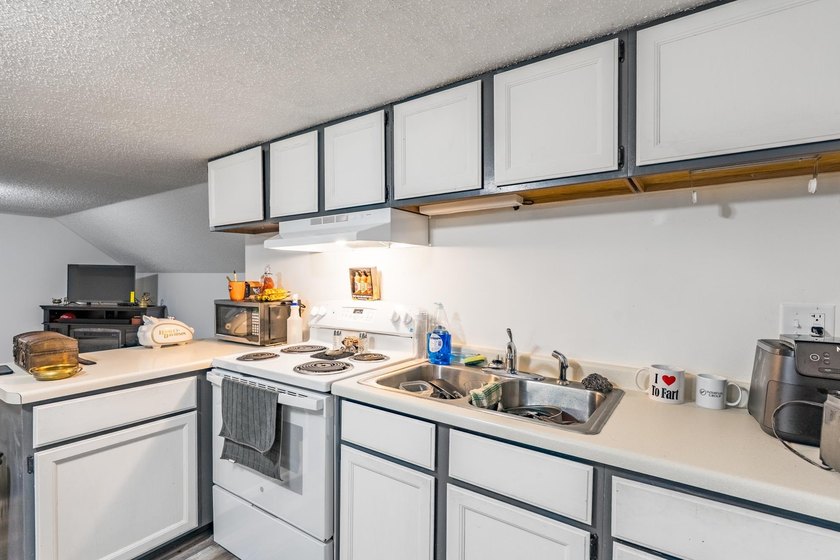 Investors, take notice! This well-maintained duplex in the City - photo 42