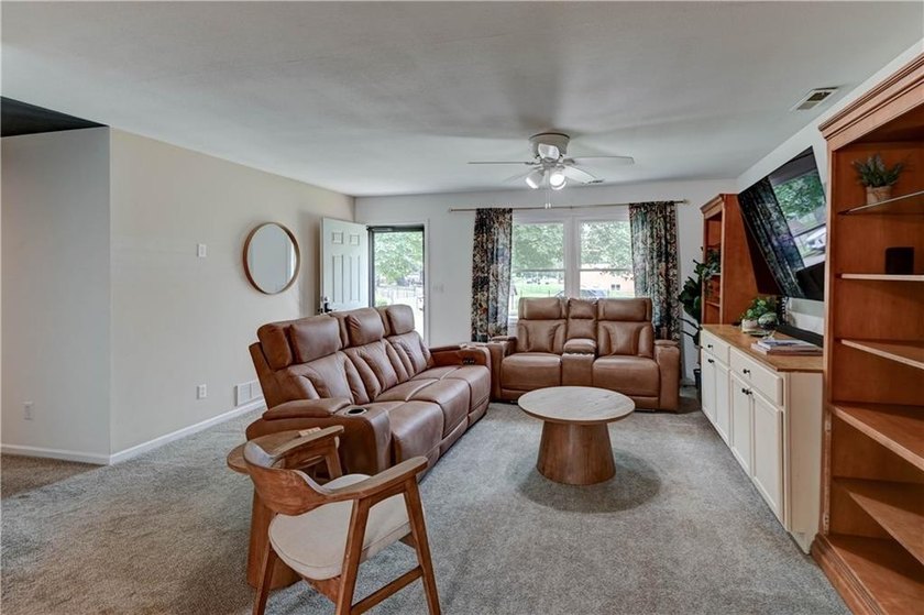Enjoy this adorable, handicap-accessible three bedroom ranch - photo 6