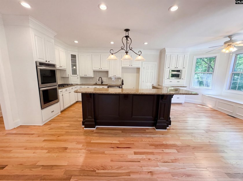 Welcome to 116 Crosscreek Dr, a home that exudes comfort and - photo 2