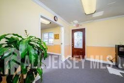 PRIME LOCATION! Well-maintained, spacious, professional office - photo 15