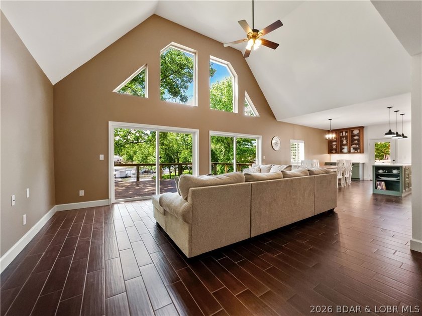EXTREMELY MOTIVATED SELLER. Nearly flat lakefront yard, acreage - photo 13