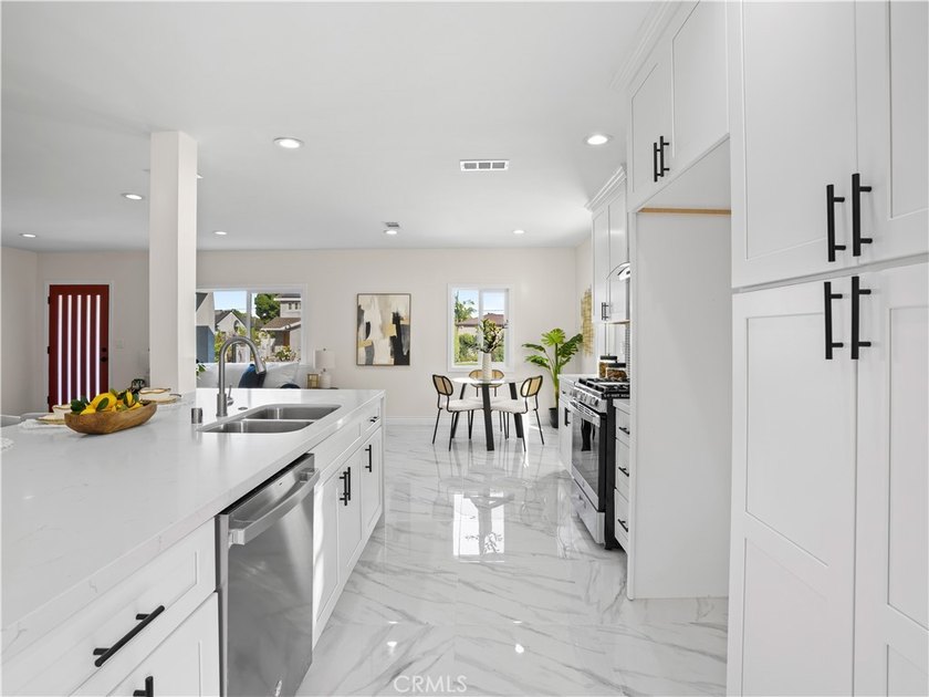 Welcome to your light-filled retreat in one of Long Beach's most - photo 13