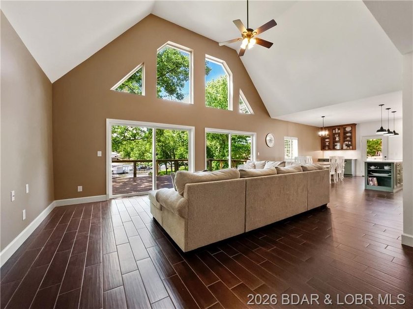 EXTREMELY MOTIVATED SELLER. Nearly flat lakefront yard, acreage - photo 14
