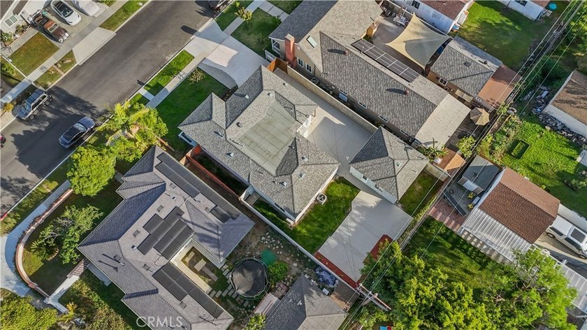 Welcome to your light-filled retreat in one of Long Beach's most - photo 22