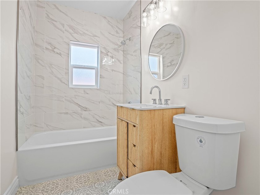Welcome to your light-filled retreat in one of Long Beach's most - photo 25