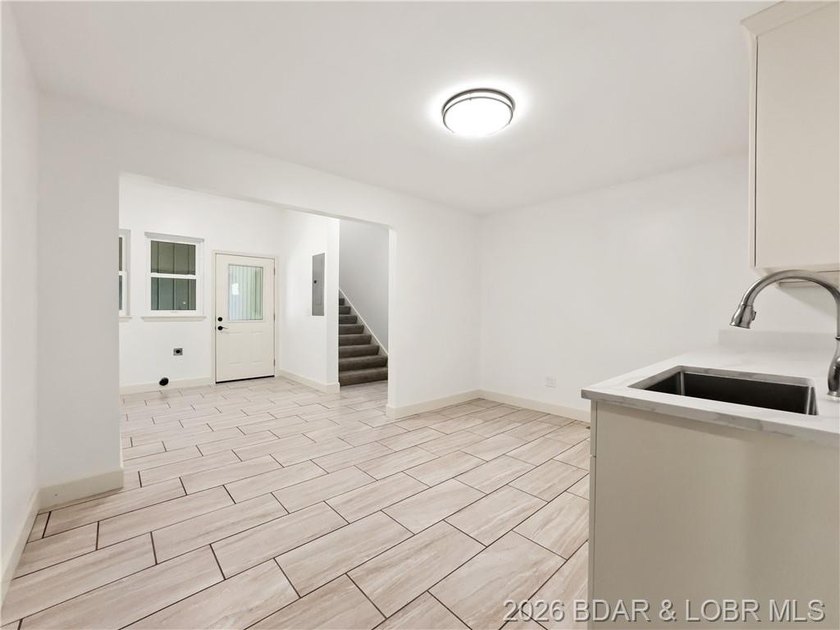 EXTREMELY MOTIVATED SELLER. Nearly flat lakefront yard, acreage - photo 27