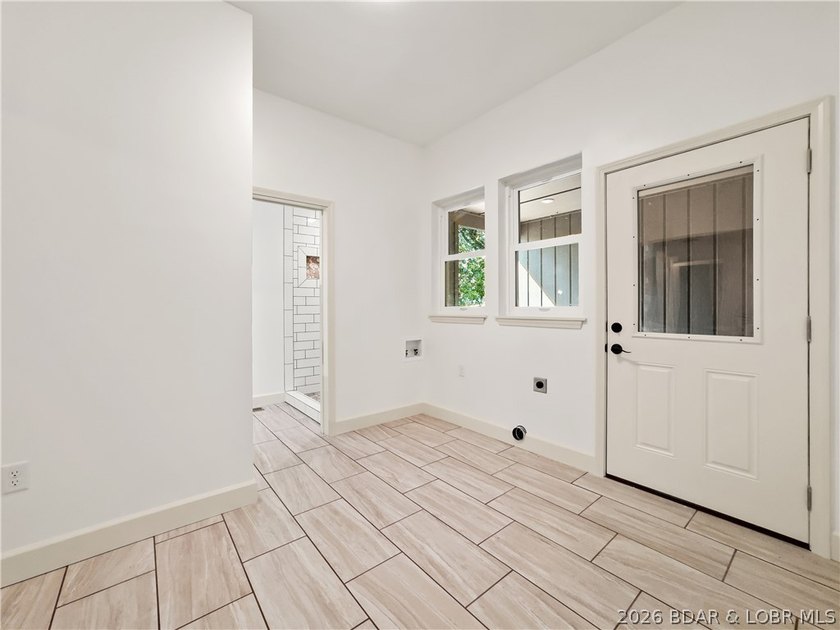 EXTREMELY MOTIVATED SELLER. Nearly flat lakefront yard, acreage - photo 30