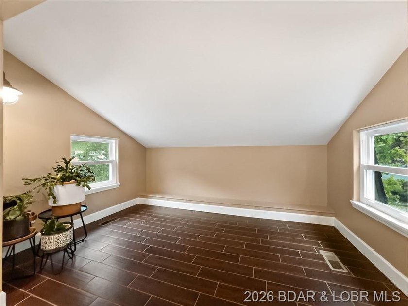 EXTREMELY MOTIVATED SELLER. Nearly flat lakefront yard, acreage - photo 40