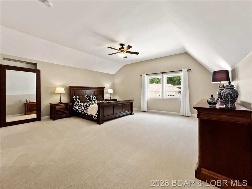 EXTREMELY MOTIVATED SELLER. Nearly flat lakefront yard, acreage - photo 42