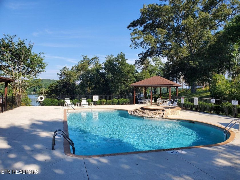 64 Acres>> very easy build lot>>> AND a transferrable lease of - photo 5