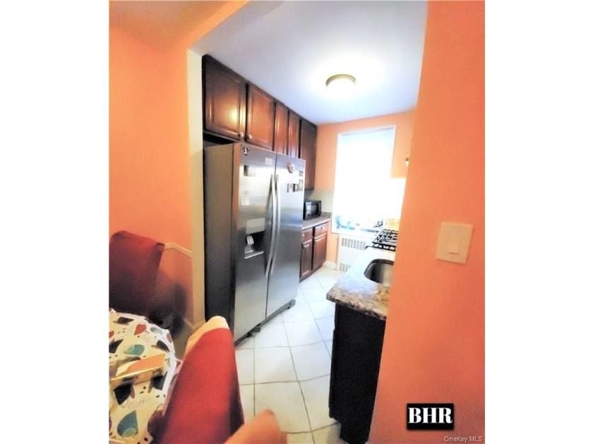 SHEEPSHAD BAY/ MARINE PARK Large 1 bedroom, 1 bath on top floor - photo 2