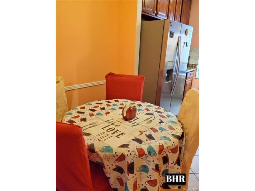 SHEEPSHAD BAY/ MARINE PARK Large 1 bedroom, 1 bath on top floor - photo 4