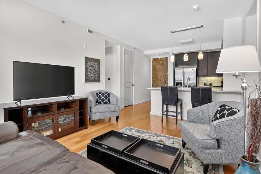 PRICED TO SELL!! This is the ideal condo-home for anyone ready - photo 5