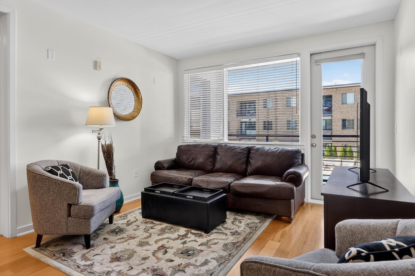 PRICED TO SELL!! This is the ideal condo-home for anyone ready - photo 6
