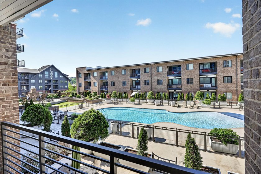 PRICED TO SELL!! This is the ideal condo-home for anyone ready - photo 9