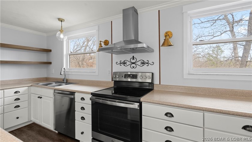 Welcome to this spacious 5-bedroom, 2-bath home in the Malibu - photo 13