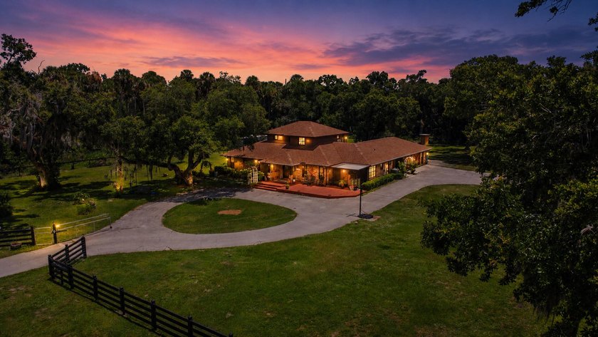 Country Estate with room to expand for all your needs whether - photo 4