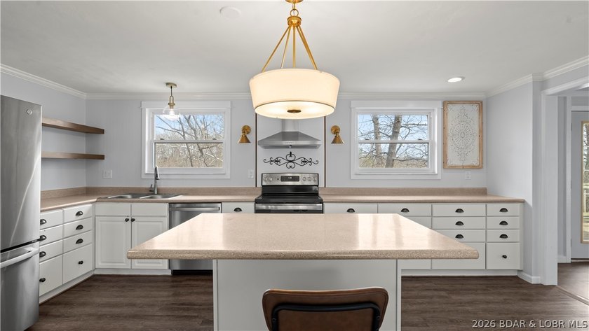 Welcome to this spacious 5-bedroom, 2-bath home in the Malibu - photo 15