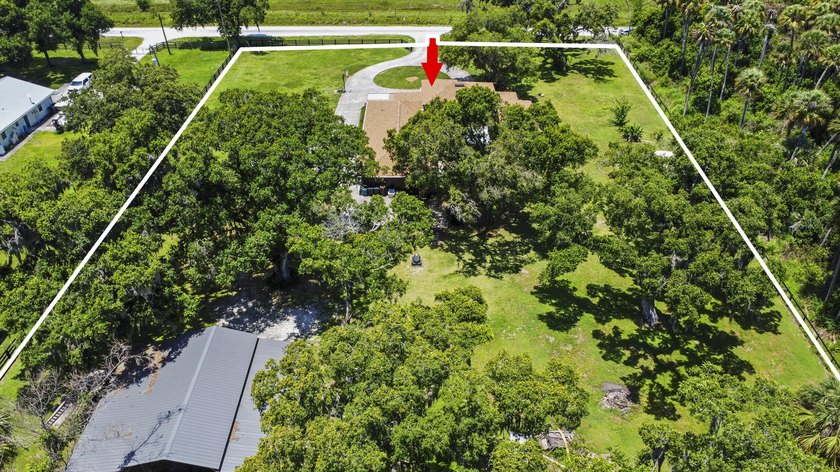 Country Estate with room to expand for all your needs whether - photo 5