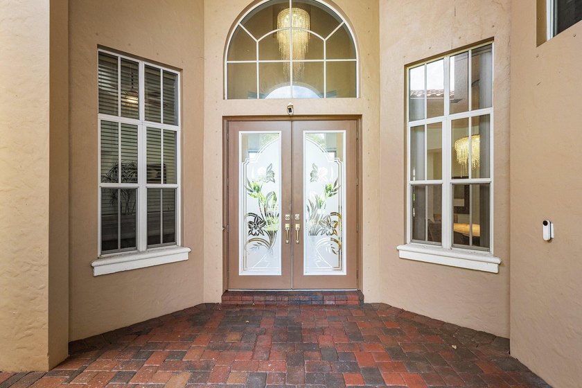 AMAZING - 6 Bedroom Estate home in the prestigious community of - photo 5