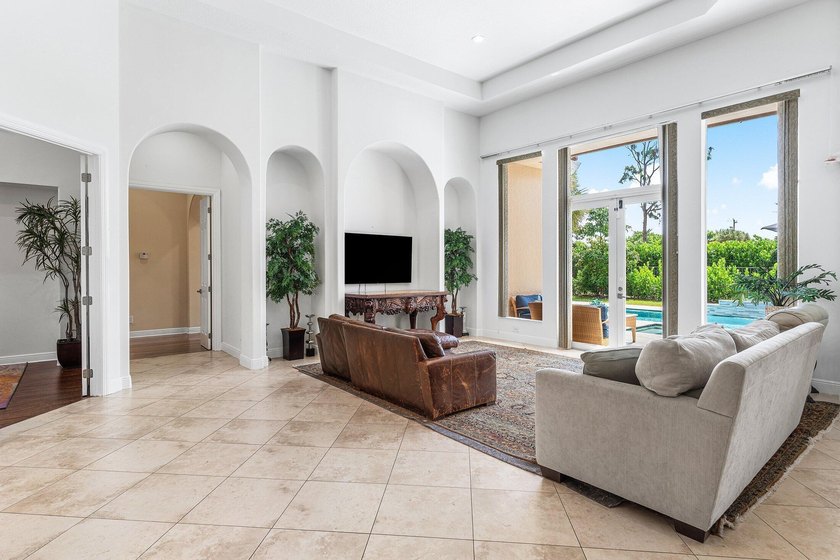 AMAZING - 6 Bedroom Estate home in the prestigious community of - photo 7