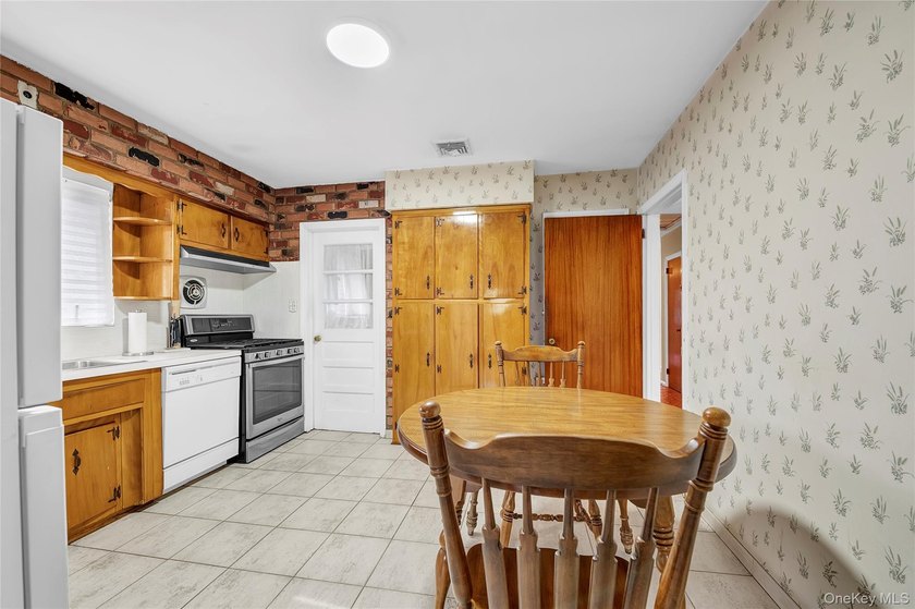 JUST REDUCED $130,000! Oversized Corner Property in a Prime - photo 6