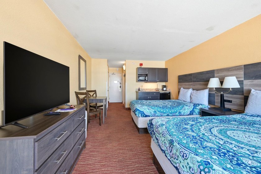Welcome to Unit 1211 at Landmark Resort, a nicely appointed - photo 42