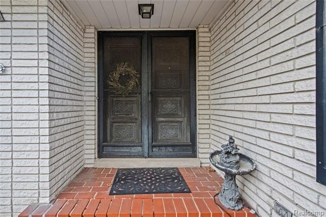 Welcome to 38219 Santa Anna Street in Clinton Township! This - photo 4