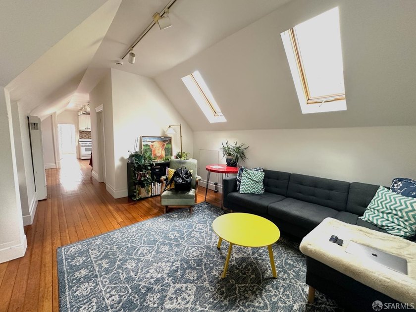 1821 Oak Street is a well-maintained five-unit apartment - photo 3