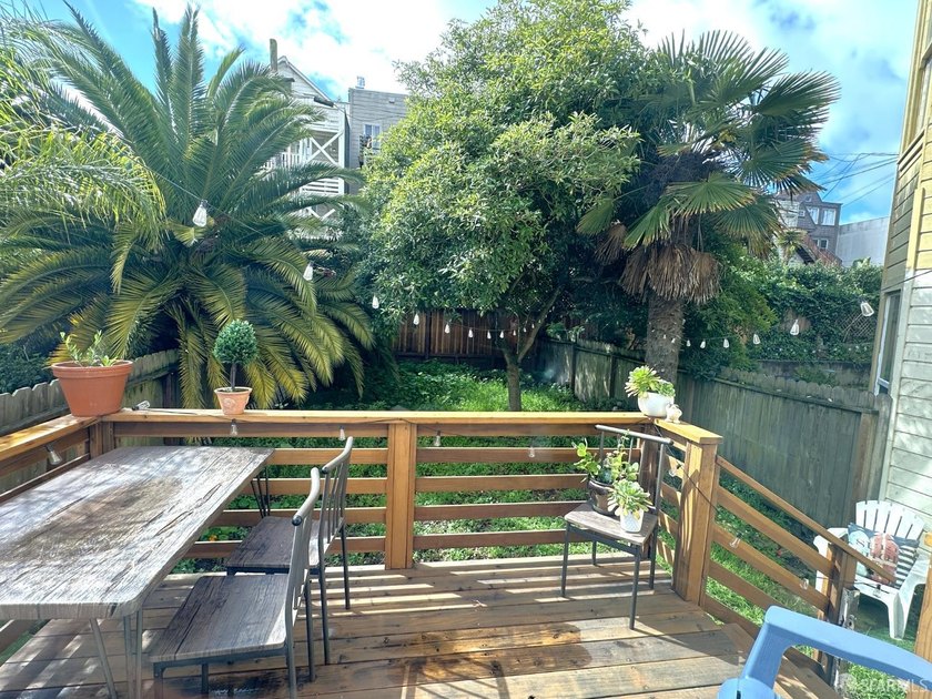 1821 Oak Street is a well-maintained five-unit apartment - photo 9