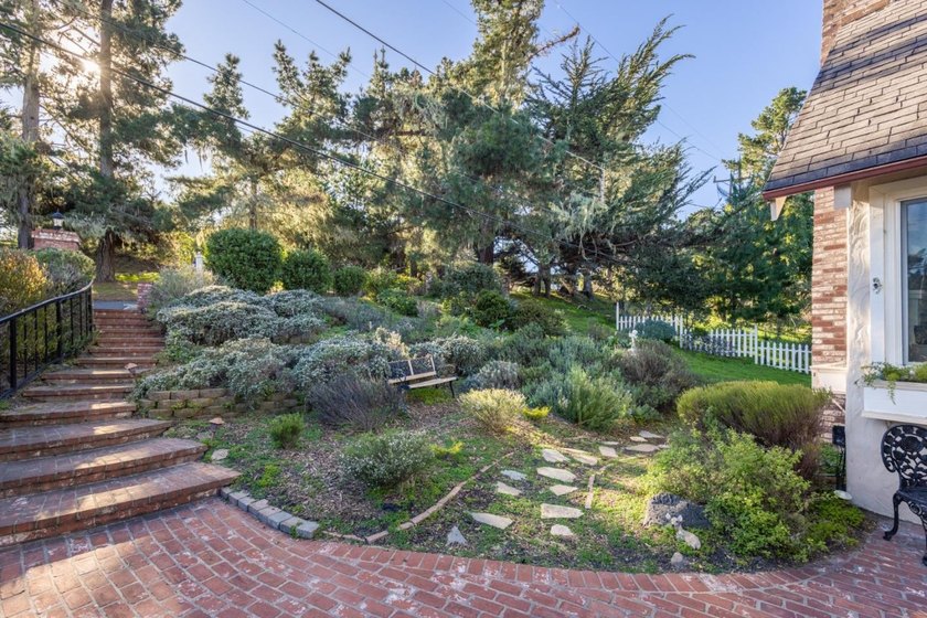 A stones throw from Monterey Peninsula Country Club and a short - photo 2