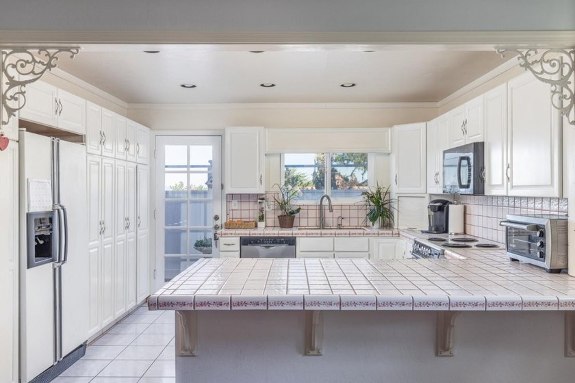 A stones throw from Monterey Peninsula Country Club and a short - photo 9