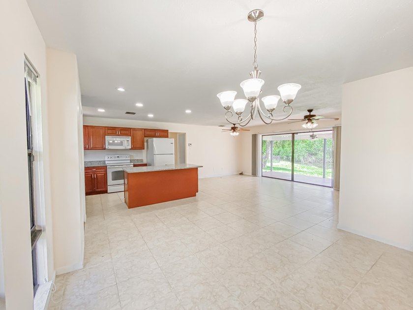 Enjoy this nest away home, includes solar panel, water system - photo 11