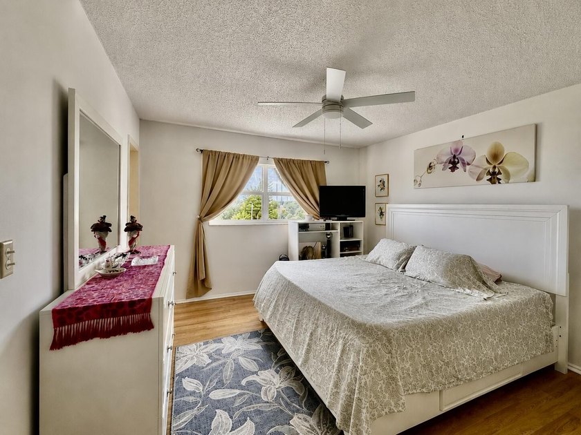 Welcome to this charming 1-bedroom, 1.5-bathroom corner - photo 12