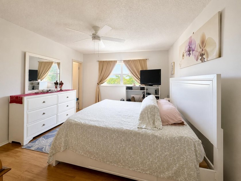 Welcome to this charming 1-bedroom, 1.5-bathroom corner - photo 13