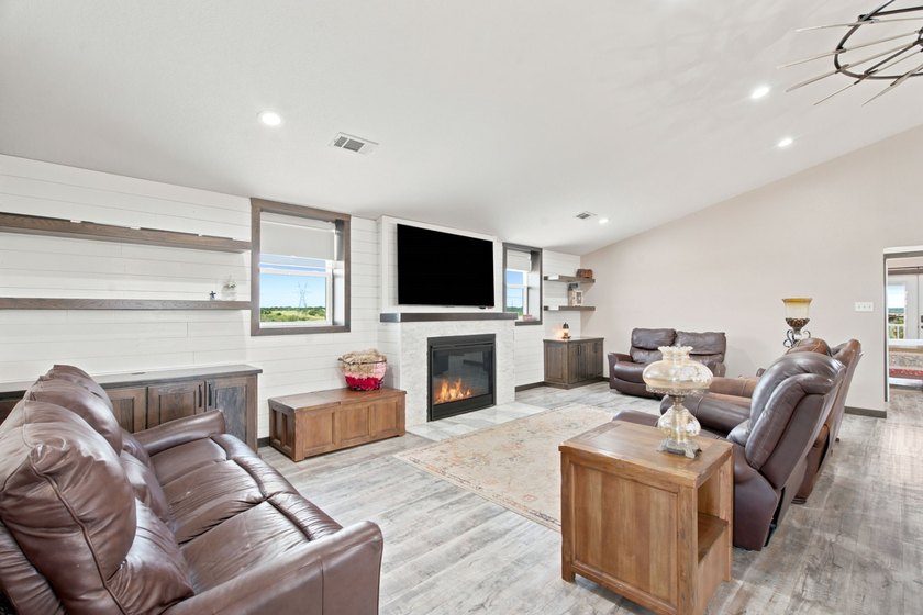 Experience the perfect blend of luxury and country living on - photo 7