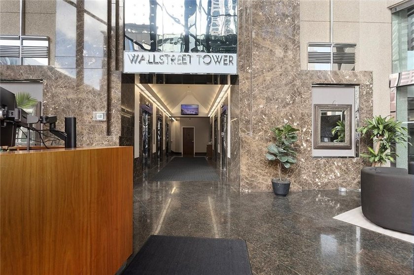 Welcome to urban luxury living in the highly sought after - photo 3