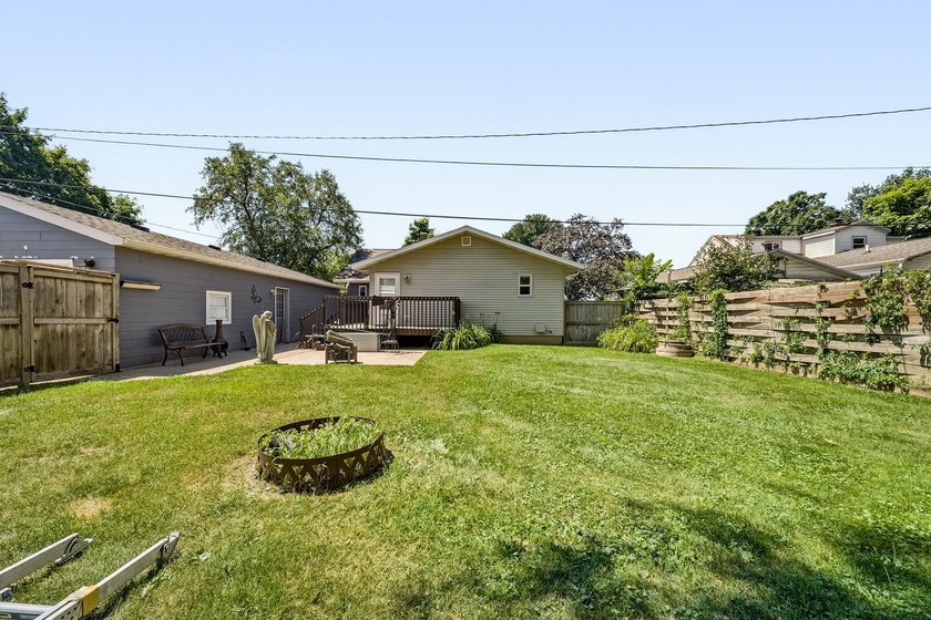 Bigger than it looks and packed with value this 5 bedroom, 2 - photo 11