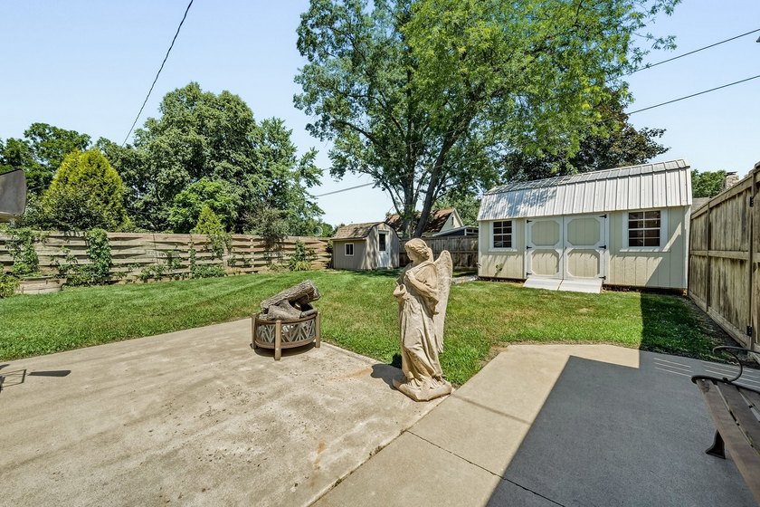 Bigger than it looks and packed with value this 5 bedroom, 2 - photo 12