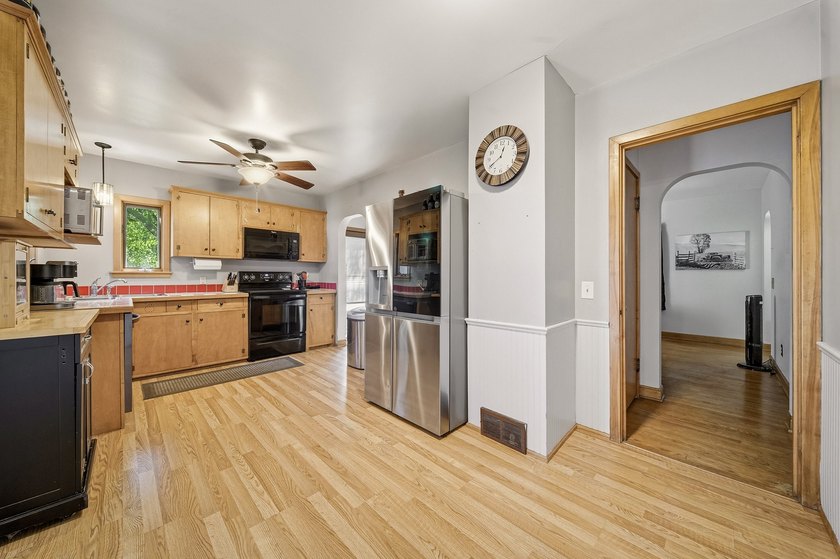 Bigger than it looks and packed with value this 5 bedroom, 2 - photo 14