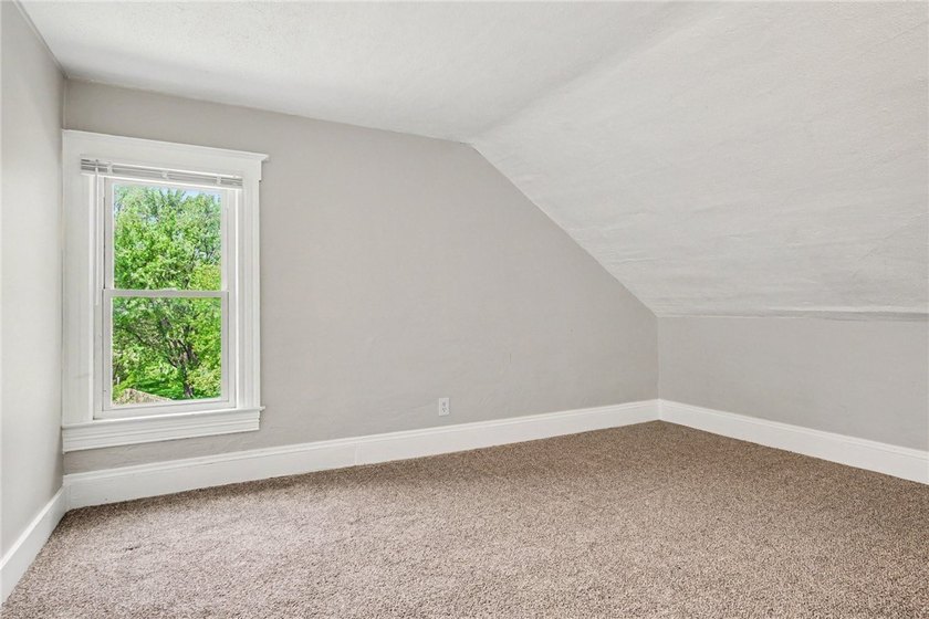 Turnkey investment opportunity or ideal owner-occupied duplex! - photo 15