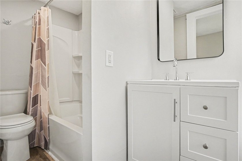 Turnkey investment opportunity or ideal owner-occupied duplex! - photo 17