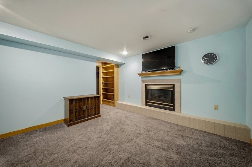 Bigger than it looks and packed with value this 5 bedroom, 2 - photo 32