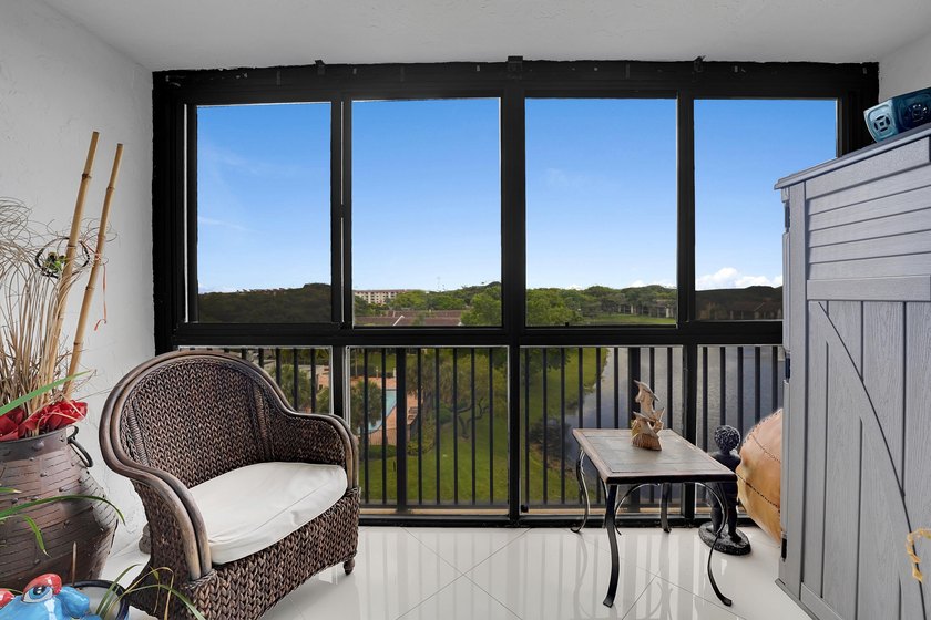Bright and beautifully updated 3-bedroom residence located on - photo 8