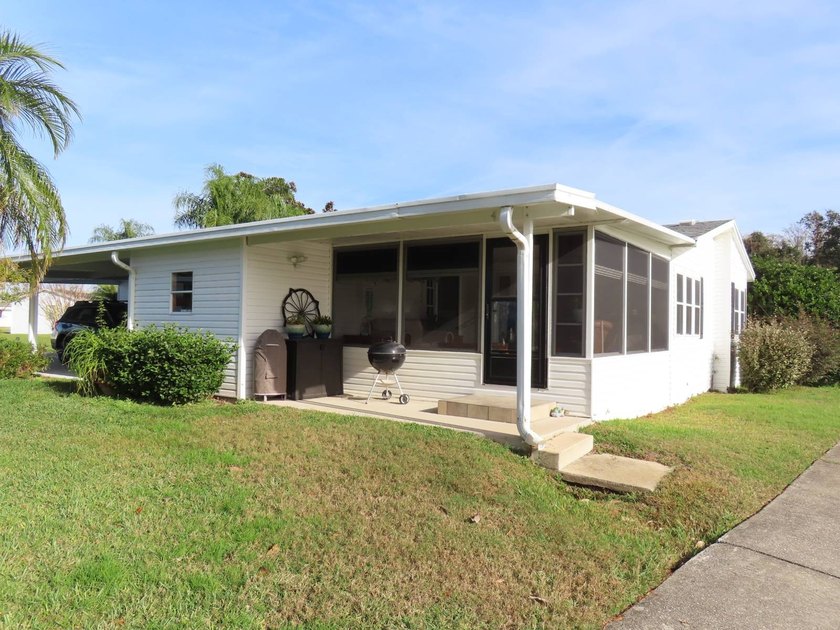 This beautiful home includes a newer roof &amp; thermal windows - photo 5